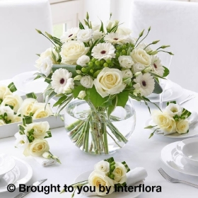 Classical Whites Floral Globe with 6 Napkin Decorations
